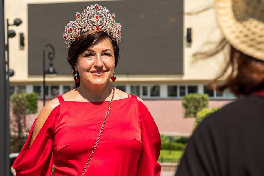Flash mob co-organizer Oksana Taran explains the concept to TV journalists