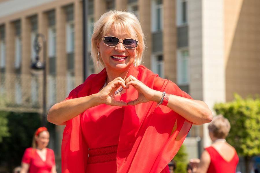 Hands shaped into hearts — the most popular gesture for the next three hours