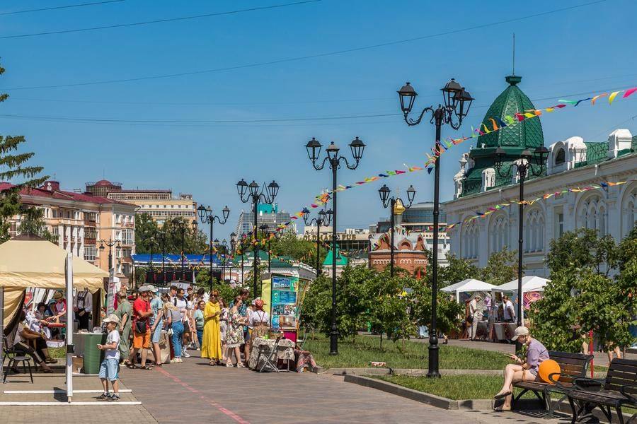Muzeynaya Street, always well‑kept, looks especially festive today