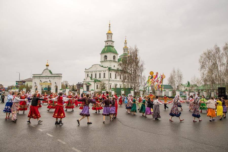 The venue — Sretenskaya Square, the historic heart of Yalutorovsk