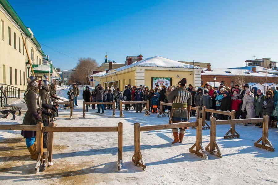 Despite the frosty weather, hundreds of Omsk residents came to the Omsk Fortress