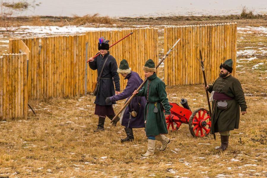The battle reenactment unfolds on the banks of the Irtysh River, offering a clear view for the audience