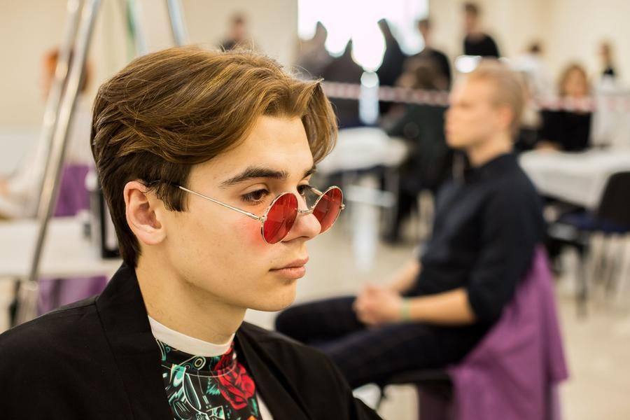 And even a men’s look deserves a stylish accessory to finish it off