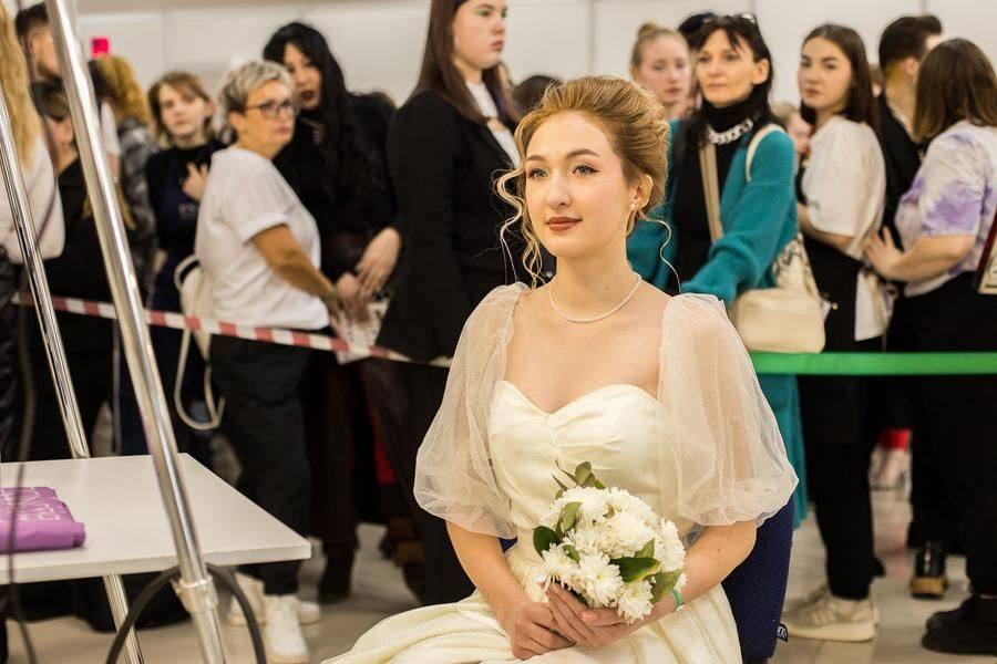 And now all the girls look ready to step into the wedding hall