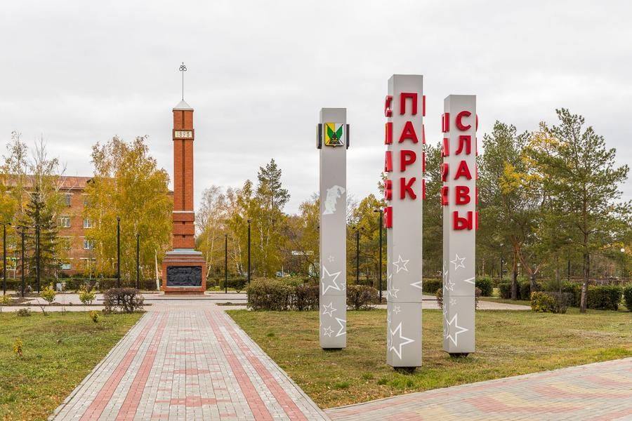 The well‑maintained Glory Park, shaped like a five‑pointed star, is the heart of the village