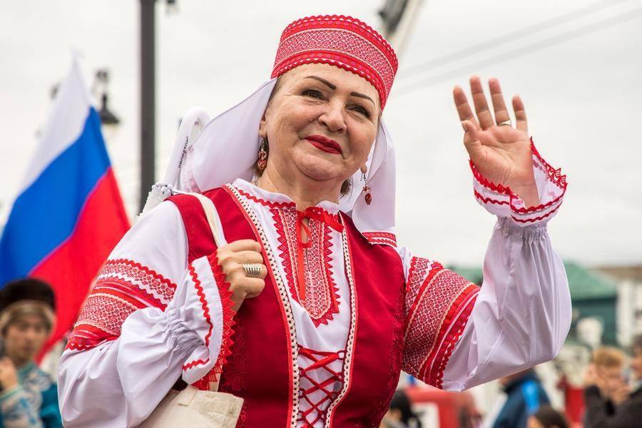 Parade participants keep greeting the residents of Omsk