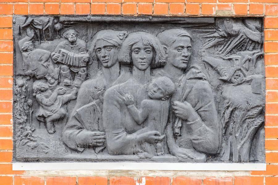 The bas‑reliefs on the stele tell the local history without a single word