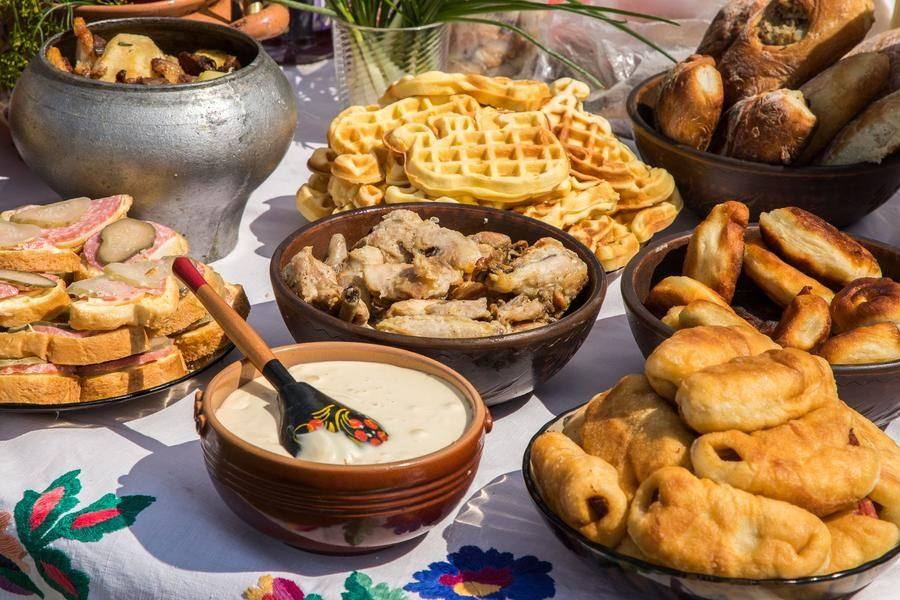 The “Ethno Village” area is getting ready to treat guests to a wide variety of dishes
