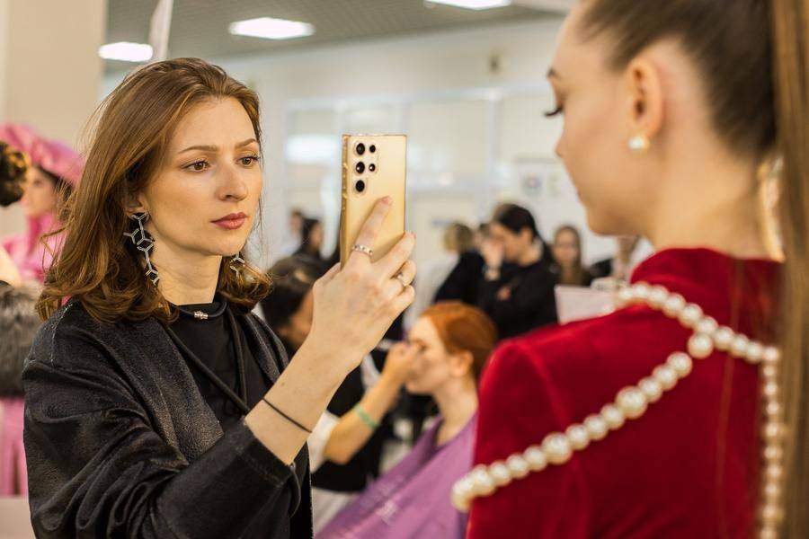 The contestants wonder: does a photo shoot mean the judge liked the work?
