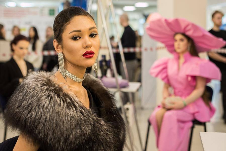 This laconic look, fit for a social outing, feels perfectly at home in Siberia