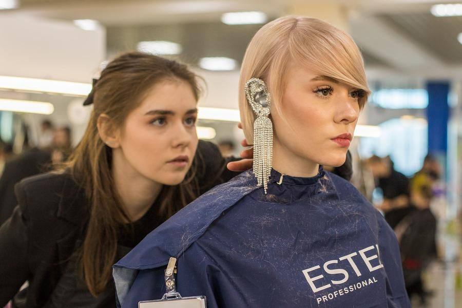 Alongside the makeup artists, hairdressers were also working in the competition zone