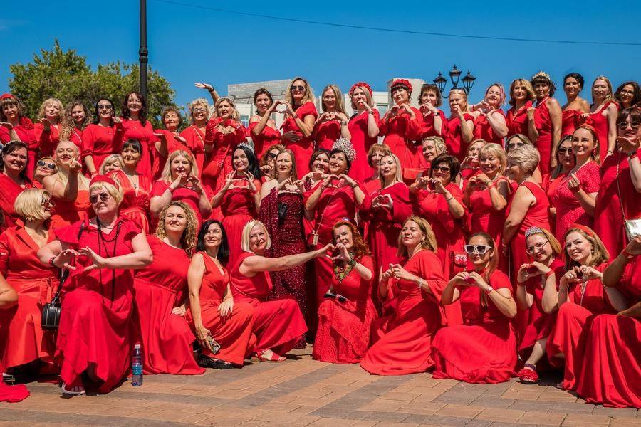 Muzeynaya Street is simply made for all kinds of walks — and the flashmob is no exception
