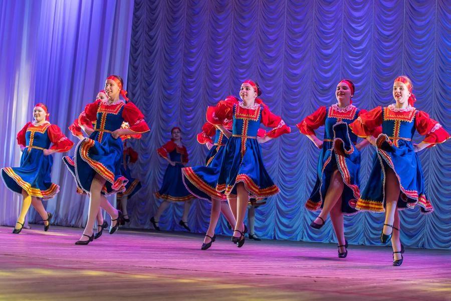 Next up: the “On the Wings of Dance” ensemble from Children’s Art School No. 13, with the Russian dance “Topotukha”