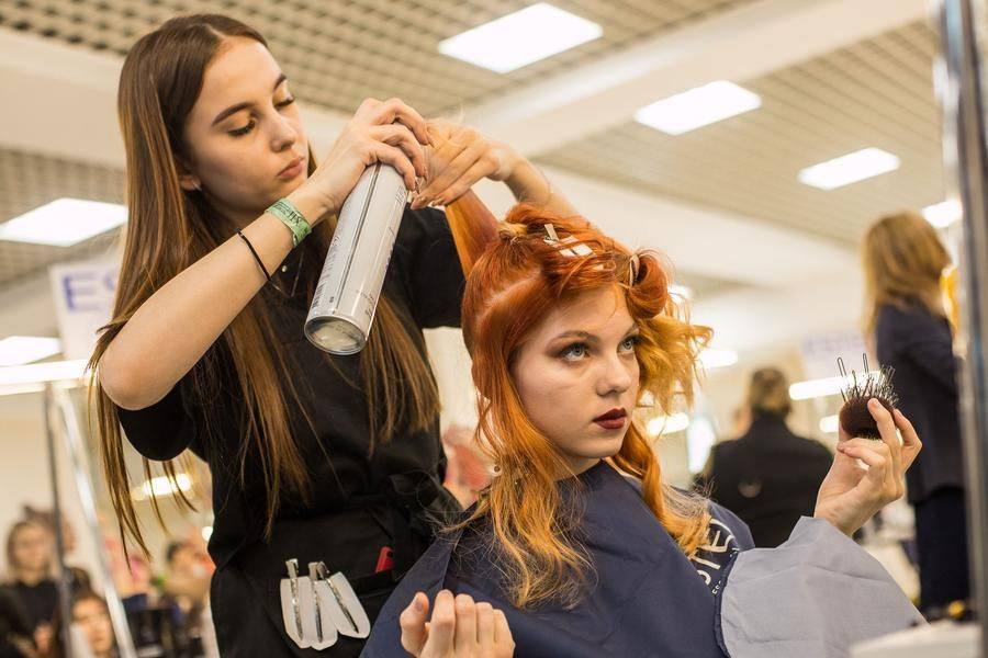 The “Women’s Evening Hairstyle” nomination is one of the most popular