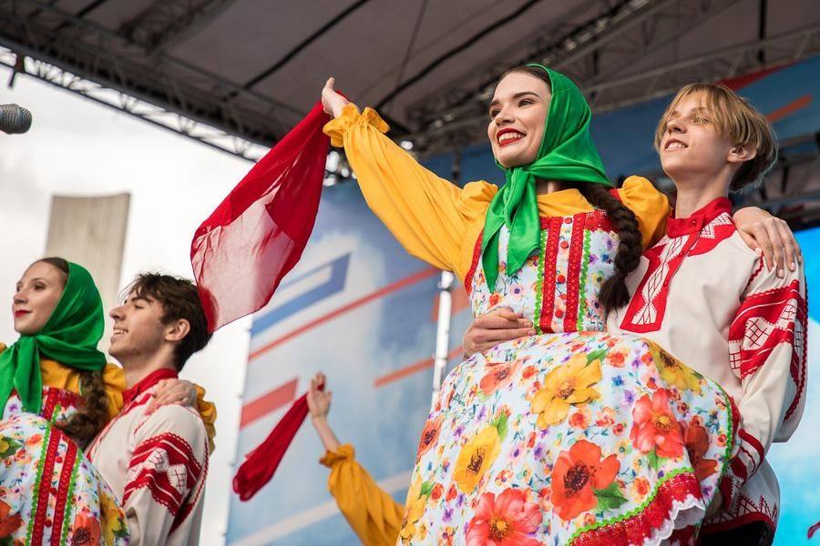 Their act “Wide Street” showcases all facets of Russian culture