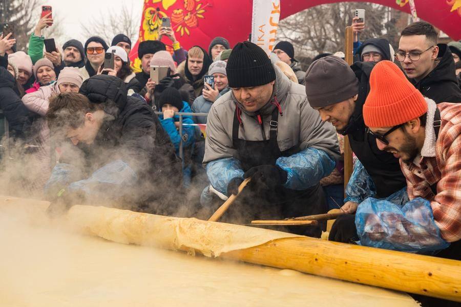 That calls for huge rolling pins and… a good dose of skill