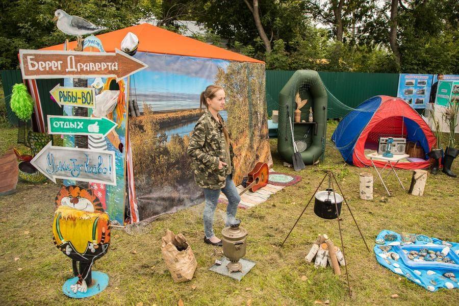 A dedicated stand highlights the Dravert Shore — a major tourist attraction in the area
