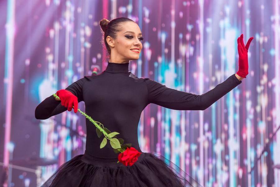 The combination of red and black is striking, elegant, and highly effective