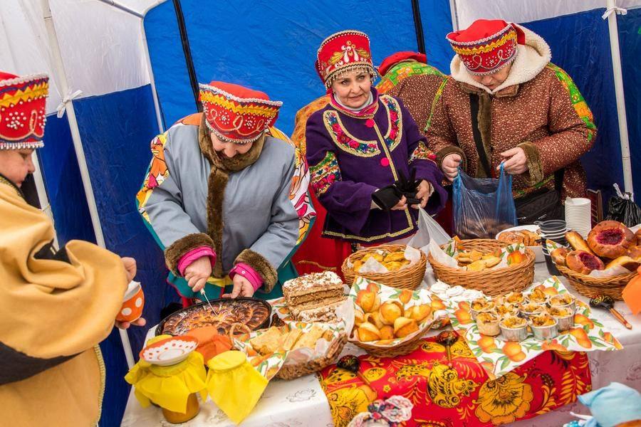 They’re getting ready to welcome guests with pies and other treats