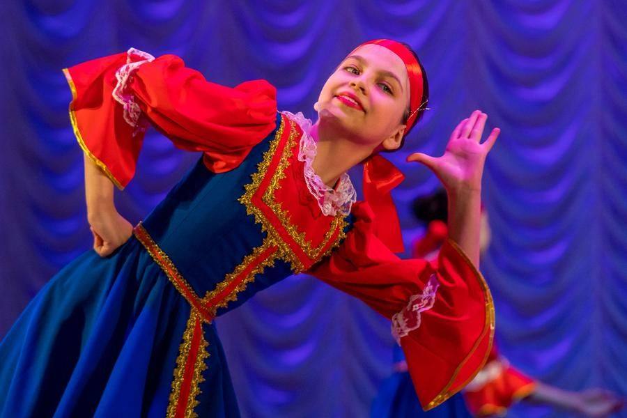 This is a spirited choreography that fully conveys the excitement and energy of youth