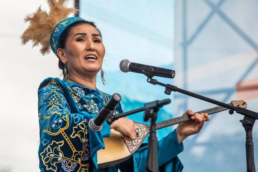 Among the first to take the stage is Saule Musipova from the Pavlodar Regional Philharmonic