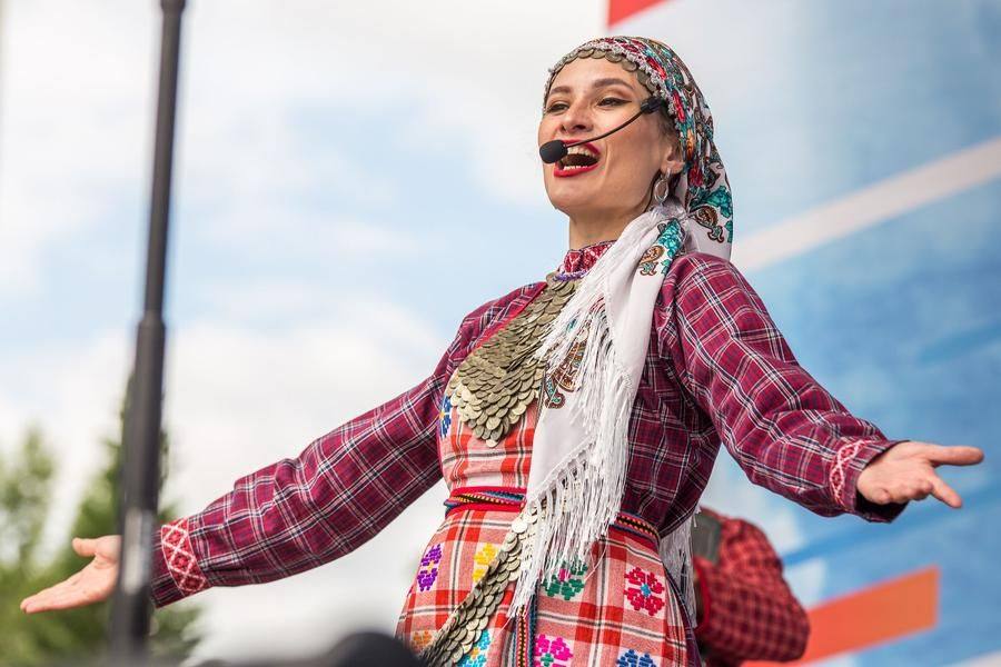 The folk ensemble “Amusement” (Udmurtia) brings a lively, spirited song to the program