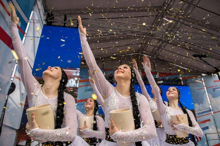 The Omsk State Children’s Ensemble knows how to dazzle with visual special effects!