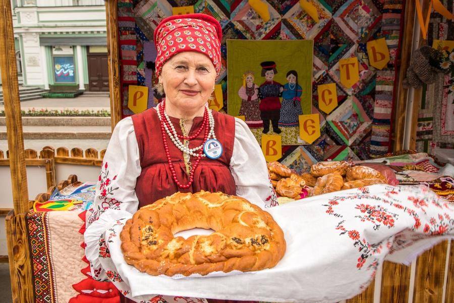 Let’s take a stroll along Lyubinsky Avenue! In the Slavic Townlet, Kalachinsk greets visitors with the traditional