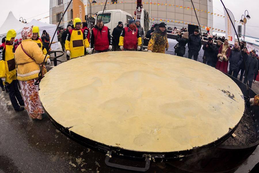 Note: a crane‑manipulator is used to move the pan