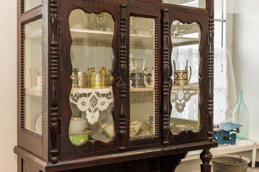 The best dishes were displayed behind glass, like in a showcase
