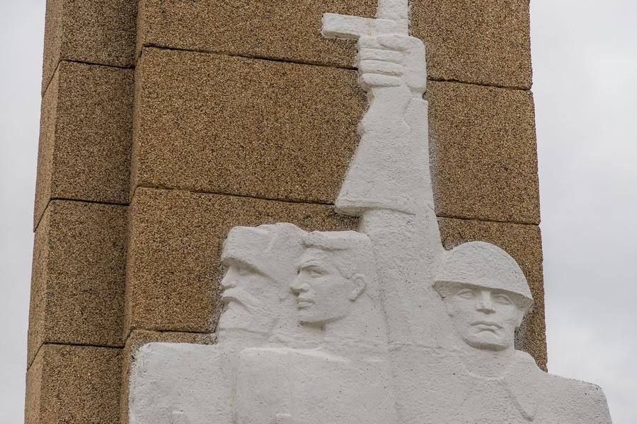 Figures sculptured by Anatoly Tsymbal symbolize 3 generations of the homeland’s defenders