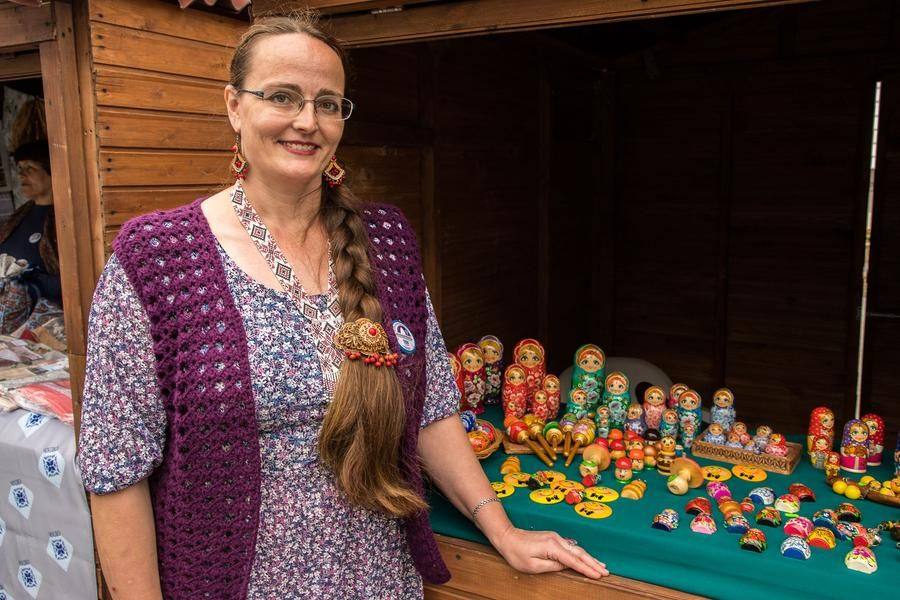 Valentina Snegireva is the creator of these charming painted Russian nesting dolls