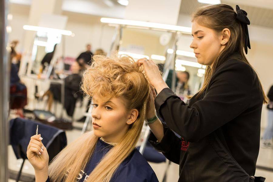 Those with long hair loved hairstyles with elegant swirls