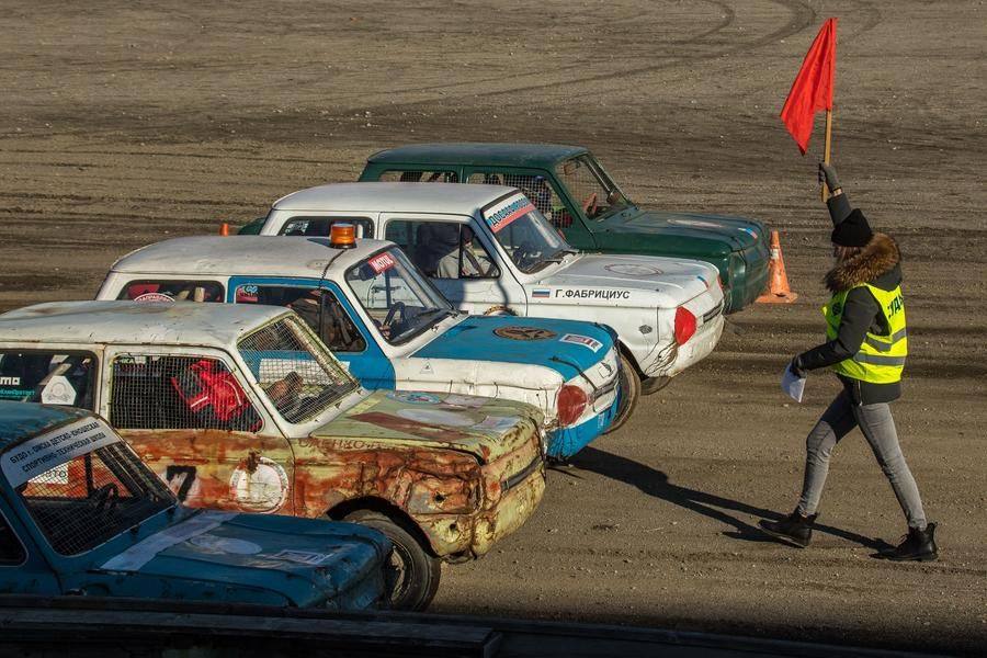 And now, “Zaporozhets” cars are lined up at the starting line
