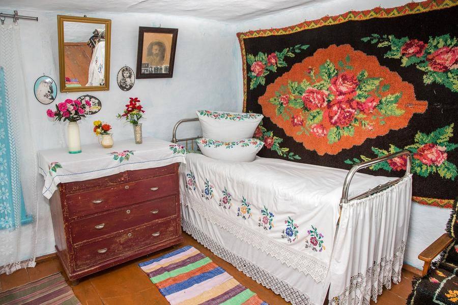 A carpet served as home decoration and showcased the mistress’s level of skill