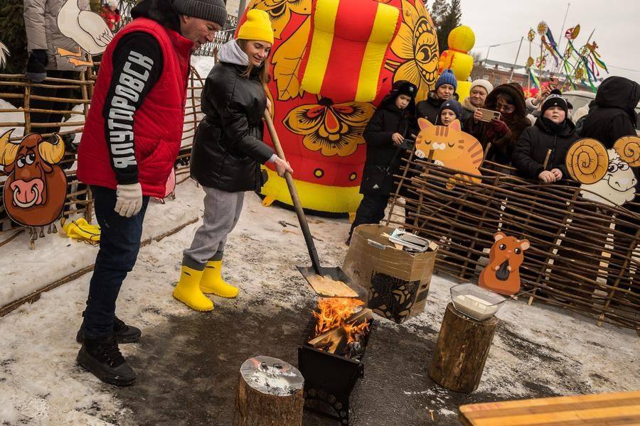 Fancy a pancake served straight from a shovel?
