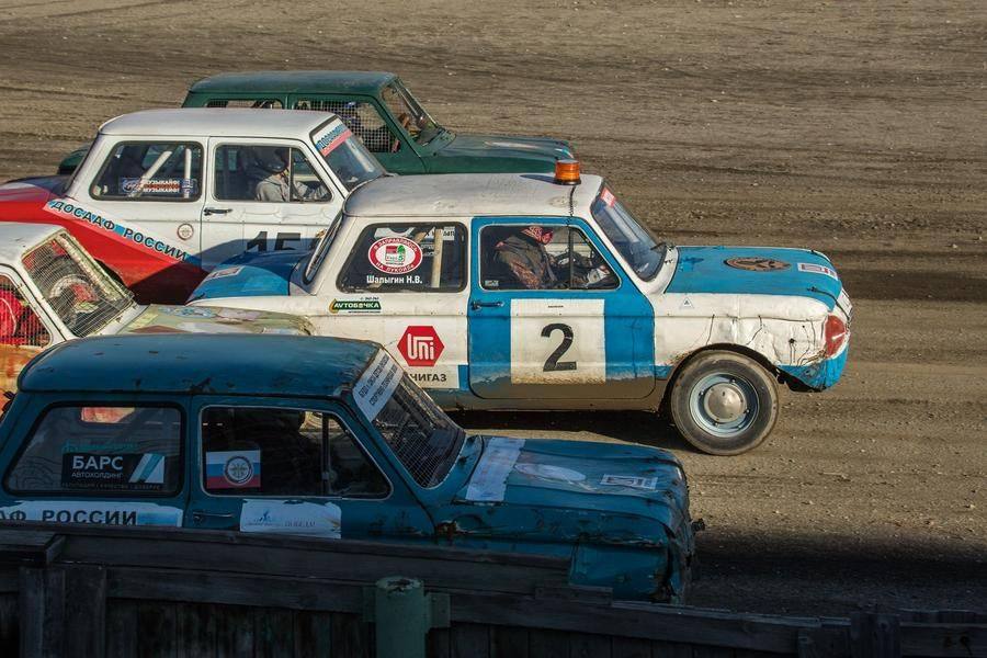 They are to complete five races, each consisting of three laps