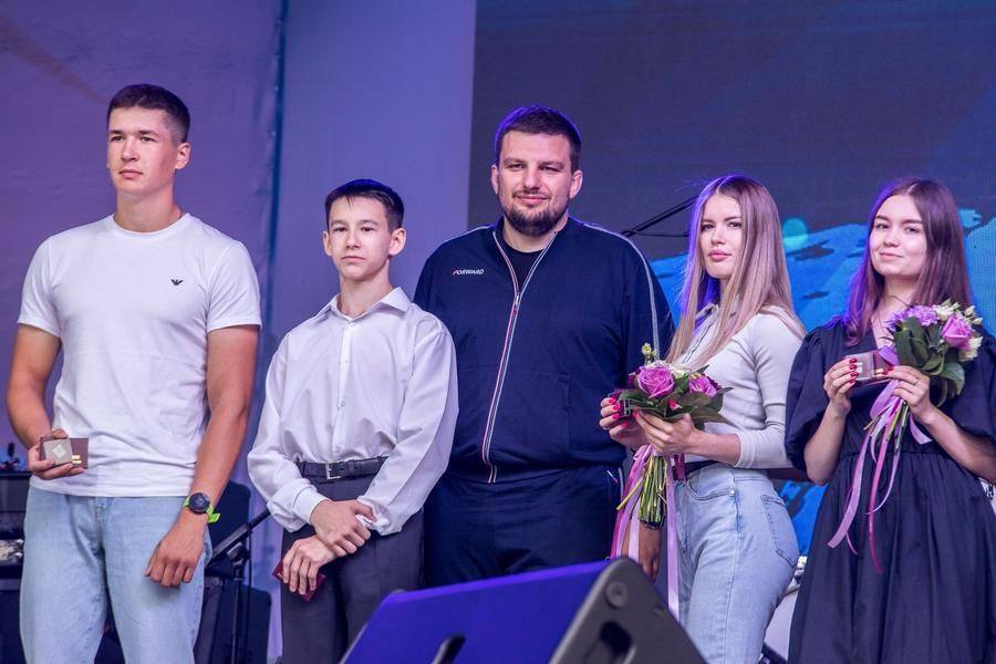 Outstanding Omsk athletes received master of sports badges and certificates