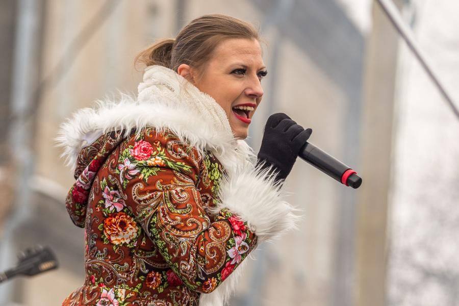 The stage never goes quiet: vocalists from the “Planet” Cultural Center are performing