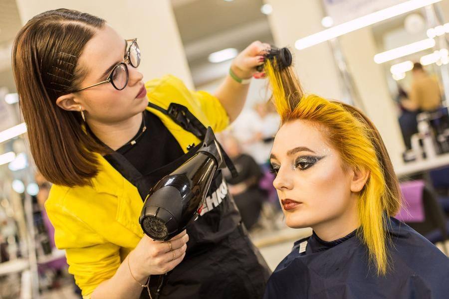 The coloring is done in advance, but the hairstyle must be styled within the allotted time