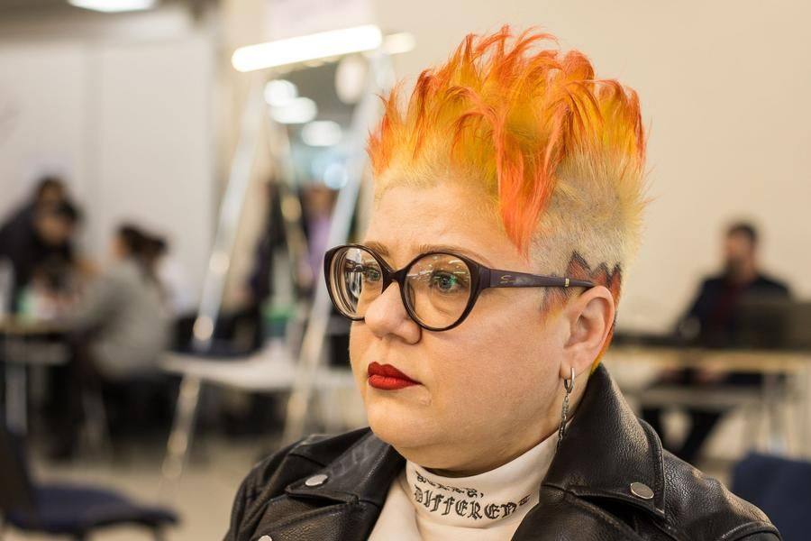 Short hair is great for bringing a clear, easily readable idea to life