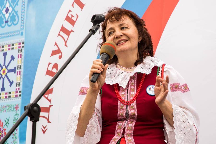 A lyrical touch is added by the vocalist from the Polish Cultural Center