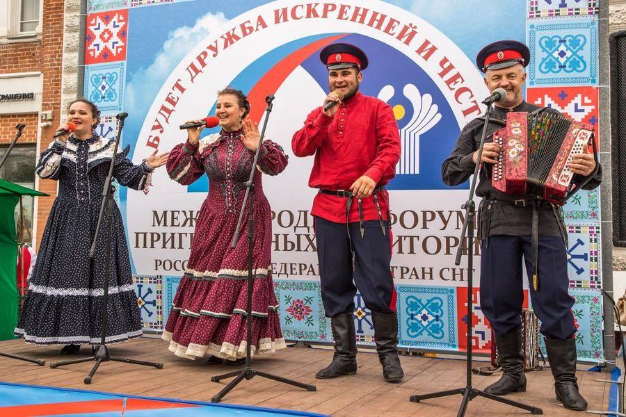 The Cossack ensemble in the Western Townlet looks unusual, but the audience really enjoys it
