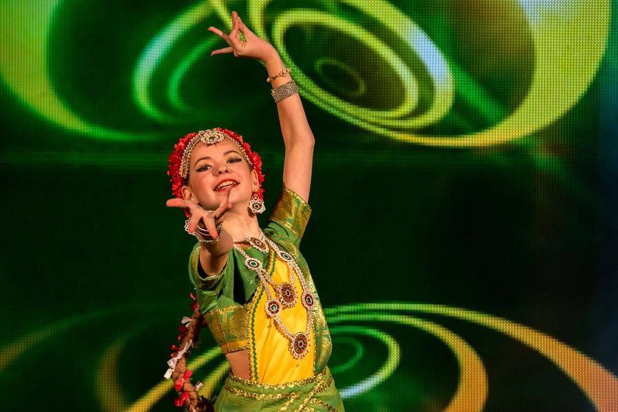 Indian choreography is among the most complex in the world — but not for this young Omsk dancer!