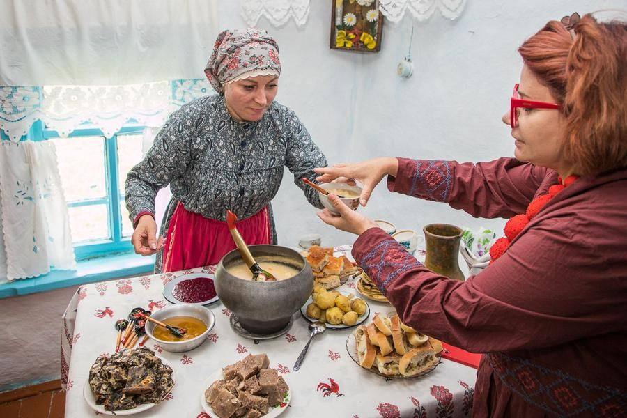 Dishes of peasant cuisine help them better feel the spirit of the place
