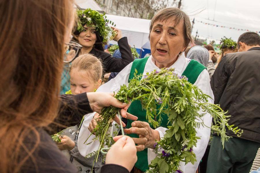 The craftswomen from the Latvian National‑Cultural Center “Zvaigznite” share their secrets