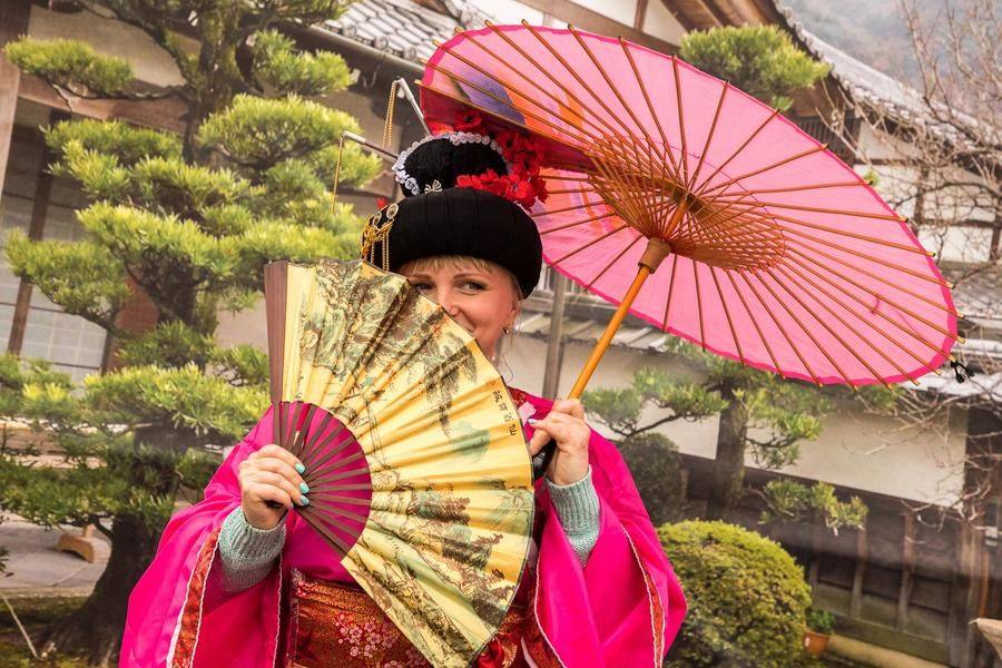 The photo zone in the Eastern Townlet lets visitors try on Korean outfits and accessories