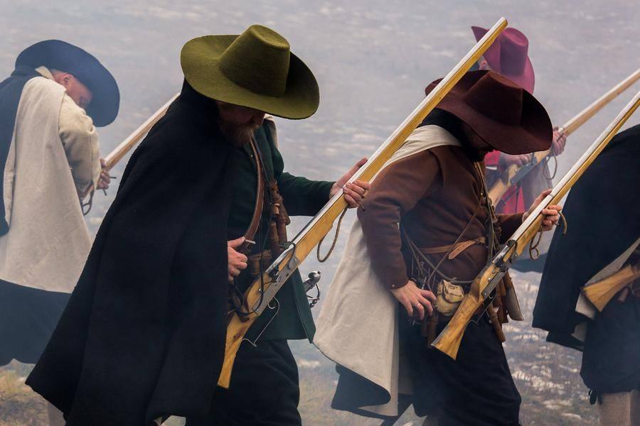 17th‑century weapons require considerable time to reload