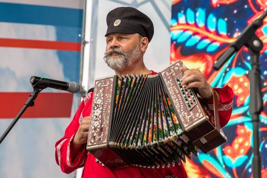On the main stage, instrumentalist Alexander Selyun takes the spotlight