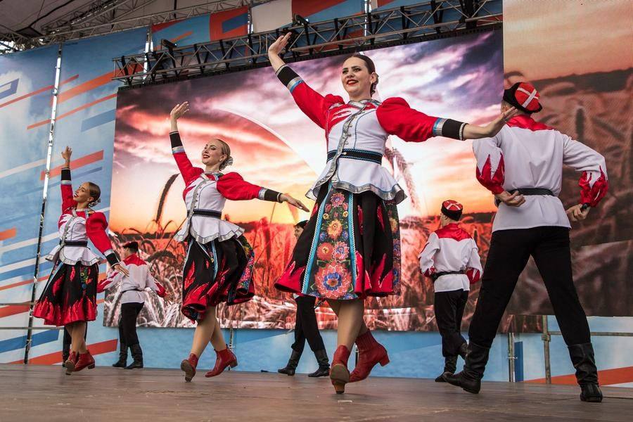 The grand finale is entrusted to the Siberian Choreographic Ensemble “Rus”